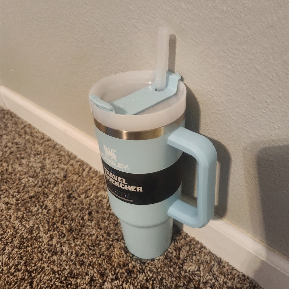 Stanley 40oz Aqua *HTF NIB!!!*